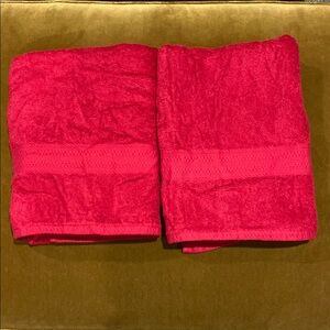 Vibrant Red (2) Like New Bath Towels!